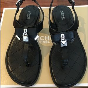 Used Michael Kors flat sandal🎀